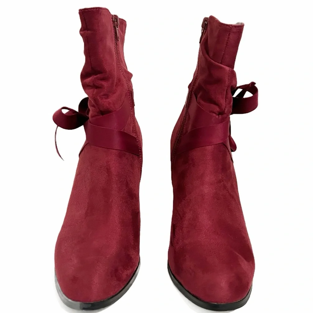 Allegra K burgundy faux suede ankle zip boots. Size 8.5.